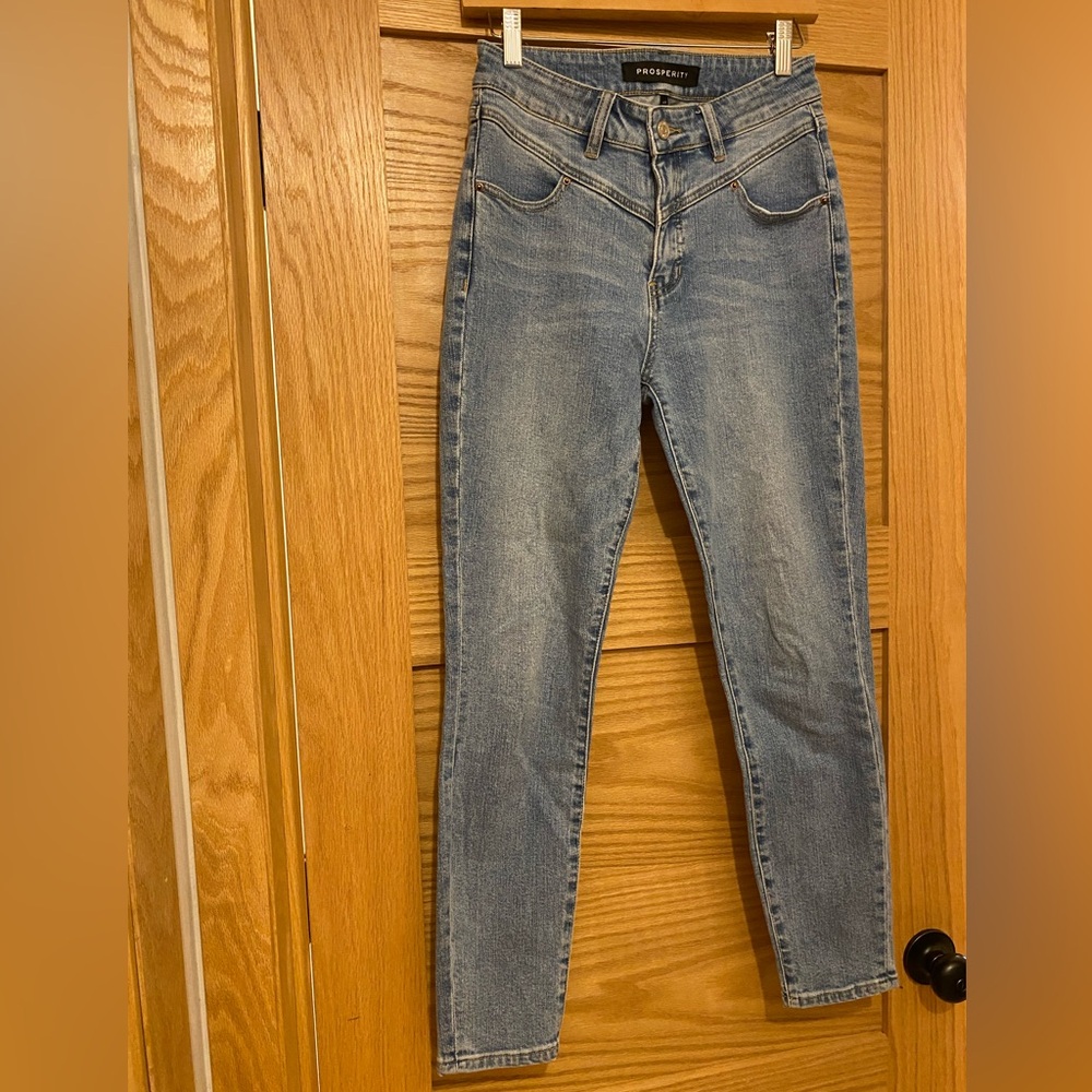 (20% off 3+!) NWOT Prosperity skinny jeans - size 27 - perfect condition
